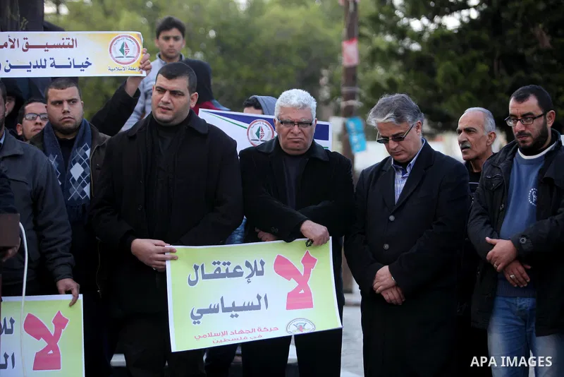 Palestinian supporters of the Islamic Jihad Movement hold placards during a protest against the security coordination and the political arrests in the West Bank, in Gaza city on January 31, 2017. Photo by Ashraf Amra