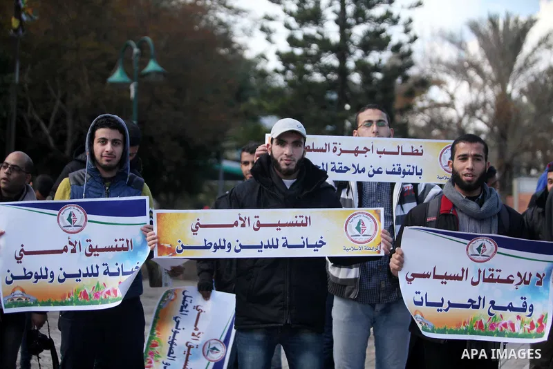 Palestinian supporters of the Islamic Jihad Movement hold placards during a protest against the security coordination and the political arrests in the West Bank, in Gaza city on January 31, 2017. Photo by Ashraf Amra
