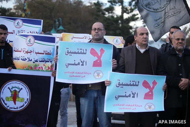 Palestinian supporters of the Islamic Jihad Movement hold placards during a protest against the security coordination and the political arrests in the West Bank, in Gaza city on January 31, 2017. Photo by Ashraf Amra