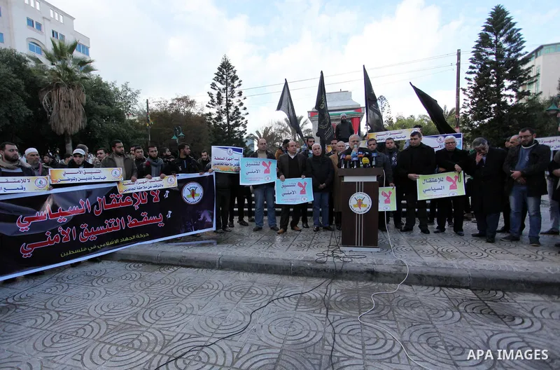 Palestinian supporters of the Islamic Jihad Movement hold placards during a protest against the security coordination and the political arrests in the West Bank, in Gaza city on January 31, 2017. Photo by Ashraf Amra