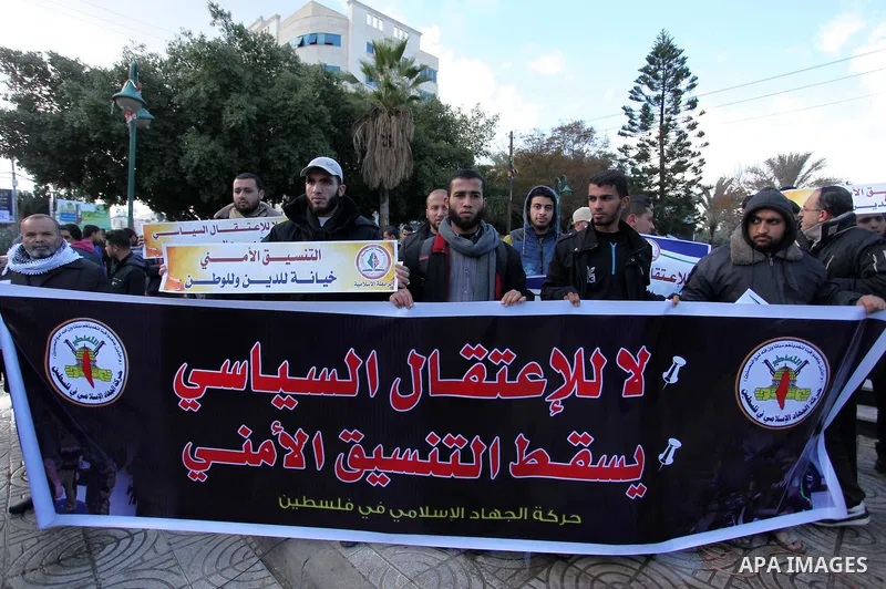Palestinian supporters of the Islamic Jihad Movement hold placards during a protest against the security coordination and the political arrests in the West Bank, in Gaza city on January 31, 2017. Photo by Ashraf Amra