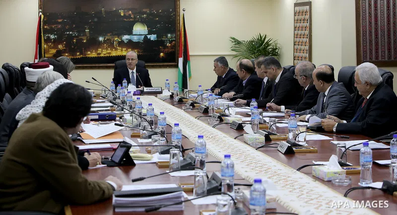 Palestinian Prime Minister Rami Hamdallah chairs a meeting of council of Ministers in the West Bank city of Ramallah, on January 31, 2017. Photo by Prime Minister Office