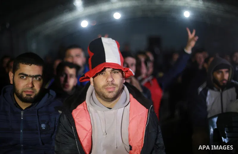 Palestinian fans watch African Nations Cup semi-final soccer match between Egypt and Burkina Faso in front of giant screens in Gaza city on Feb. 01, 2017. Photo by Mohammed Asad