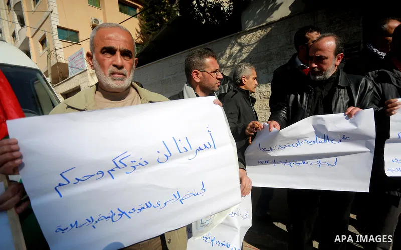 Palestinians hold placards during a protest to show solidarity with Palestinian prisoners held in Israeli Jails, in front of Red cross office in Gaza city, on February 2, 2017. Photo by Mohammed Asad