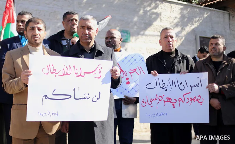Palestinians hold placards during a protest to show solidarity with Palestinian prisoners held in Israeli Jails, in front of Red cross office in Gaza city, on February 2, 2017. Photo by Mohammed Asad