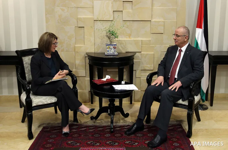 Palestinian Prime Minister Rami Hamdallah meets a delegation from the International Monetary Fund, in the West Bank city of Ramallah, on February 2, 2017. Photo by Prime Minister Office