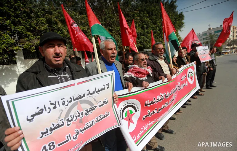 Palestinians hold placards during a protest to show solidarity with Palestinian prisoners held in Israeli Jails, in Gaza city, on February 4, 2017. Photo by Mohammed Asad