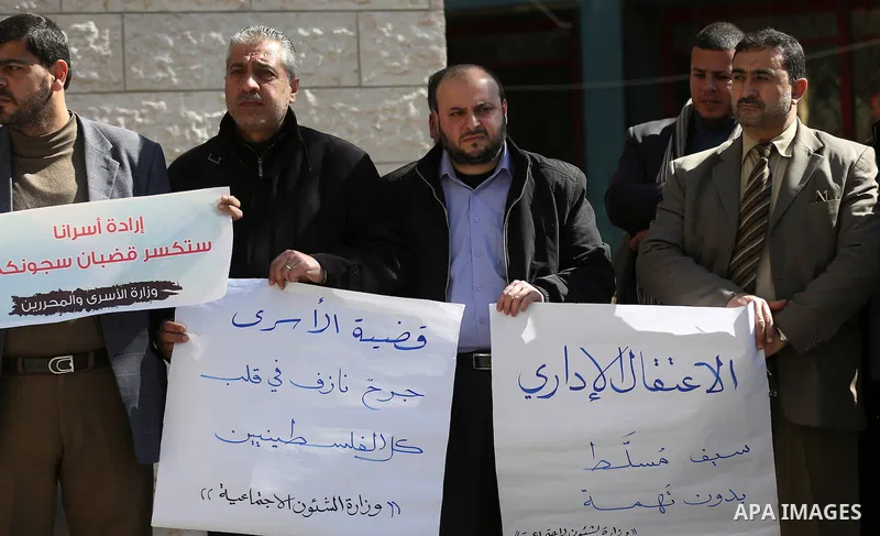 Palestinians hold placards during a protest to show solidarity with Palestinian prisoners held in Israeli Jails, in Gaza city, on February 5, 2017. Photo by Ashraf Amra