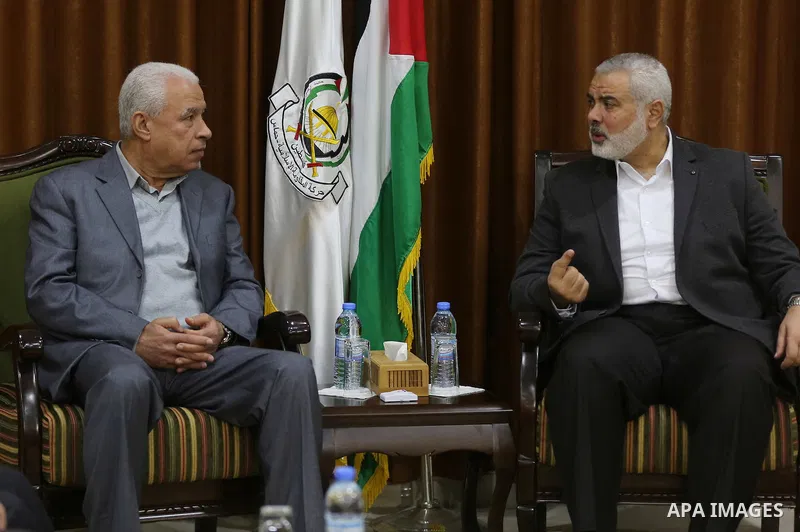 Hamas leader Ismail Haniyeh, meets with leader of the Democratic Front for the Liberation of Palestine (DFLP) Kayed al-Ghoul, in Gaza city, on February 5, 2017. Photo by Ashraf Amra