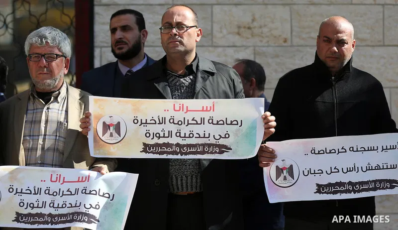 Palestinians hold placards during a protest to show solidarity with Palestinian prisoners held in Israeli Jails, in Gaza city, on February 5, 2017. Photo by Ashraf Amra