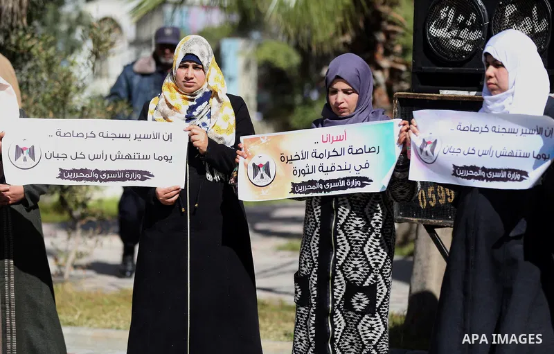 Palestinians hold placards during a protest to show solidarity with Palestinian prisoners held in Israeli Jails, in Gaza city, on February 5, 2017. Photo by Ashraf Amra