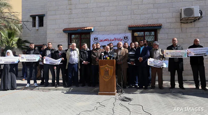 Deputy of the Legislative Council, Ahmed Bahar, speaks during a protest to show solidarity with Palestinian prisoners held in Israeli Jails, in Gaza city, on February 5, 2017. Photo by Ashraf Amra