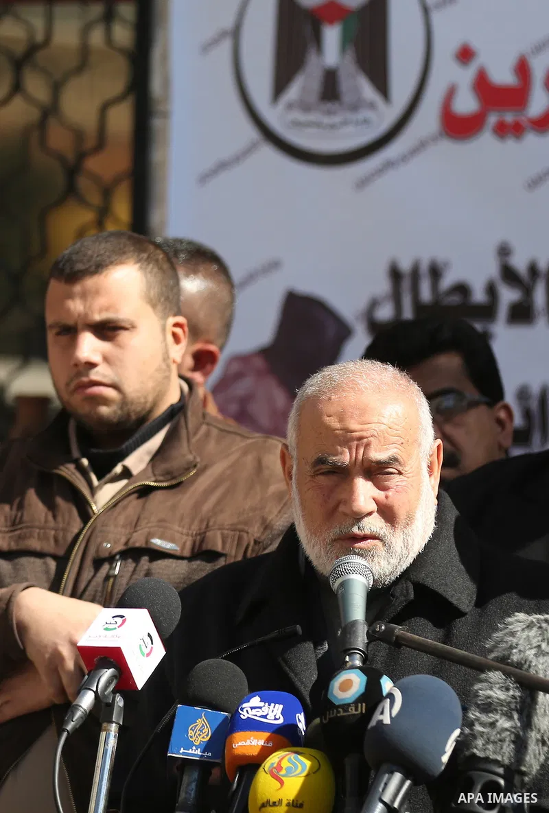 Deputy of the Legislative Council, Ahmed Bahar, speaks during a protest to show solidarity with Palestinian prisoners held in Israeli Jails, in Gaza city, on February 5, 2017. Photo by Ashraf Amra