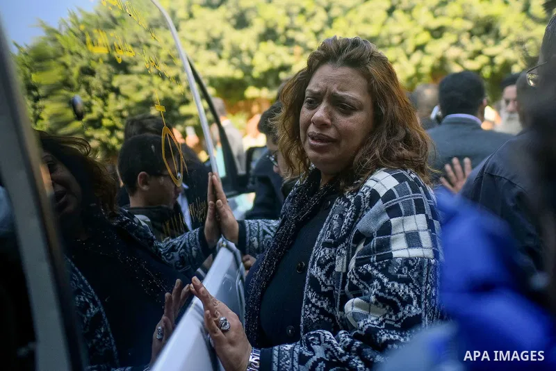 Egyptian Christians mourn during the funeral of Demiana Amir, 14, who was died last night after she was wounded at a bomb explosion that targeted the Saint Peter and Saint Paul Coptic Orthodox Church in December 2016 in...