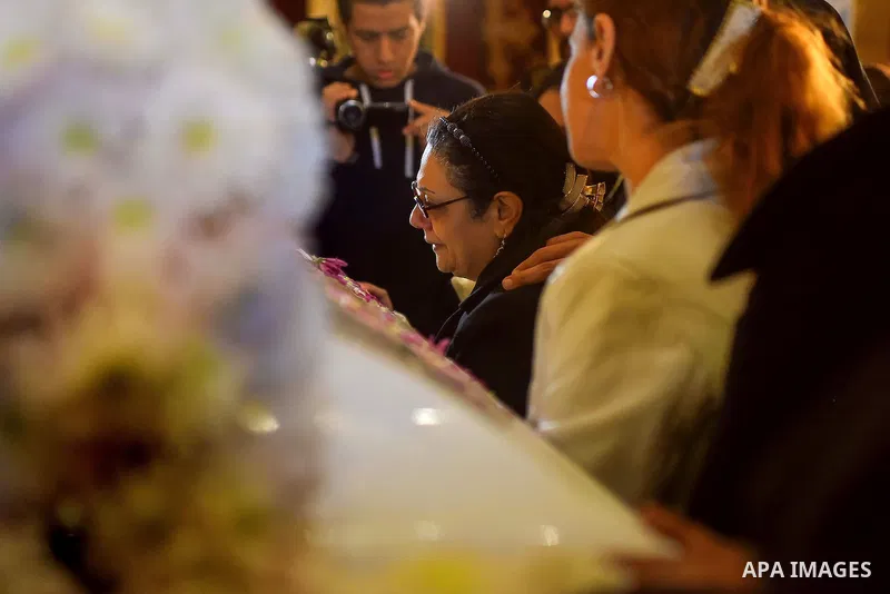 Egyptian Christians mourn during the funeral of Demiana Amir, 14, who was died last night after she was wounded at a bomb explosion that targeted the Saint Peter and Saint Paul Coptic Orthodox Church in December 2016 in...