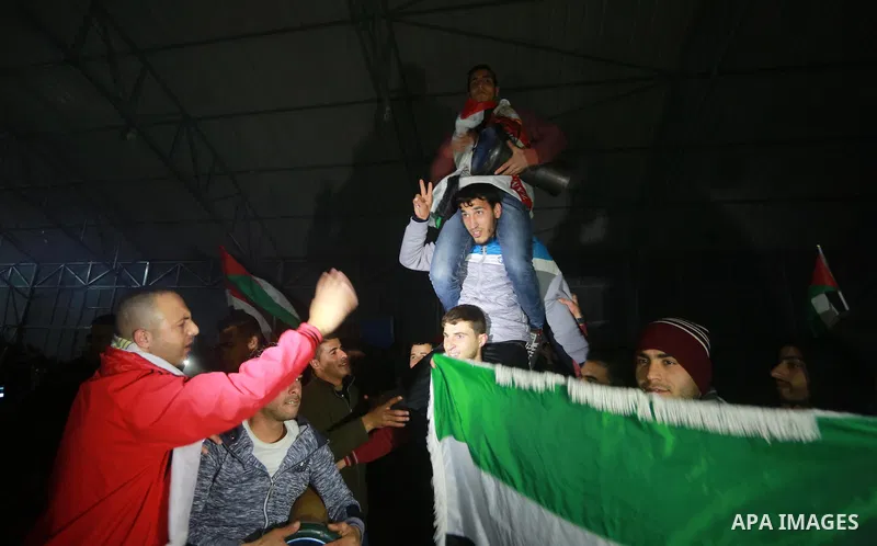 Palestinians watch on a large screen the final match of African Cup of Nations between Egypt and Cameroon, in Gaza City February 5, 2017. Photo by Mohammed Asad