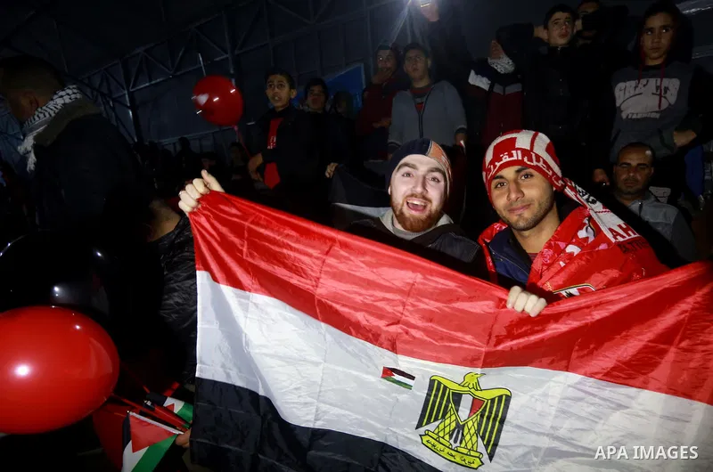 Palestinians watch on a large screen the final match of African Cup of Nations between Egypt and Cameroon, in Gaza City February 5, 2017. Photo by Mohammed Asad