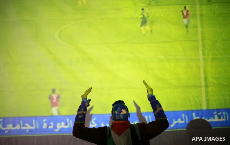 Palestinians watch on a large screen the final match of African Cup of Nations between Egypt and Cameroon, in Gaza City February 5, 2017. Photo by Mohammed Asad