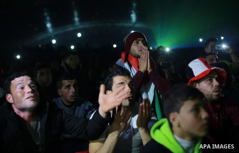 Palestinians watch on a large screen the final match of African Cup of Nations between Egypt and Cameroon, in Gaza City February 5, 2017. Photo by Mohammed Asad