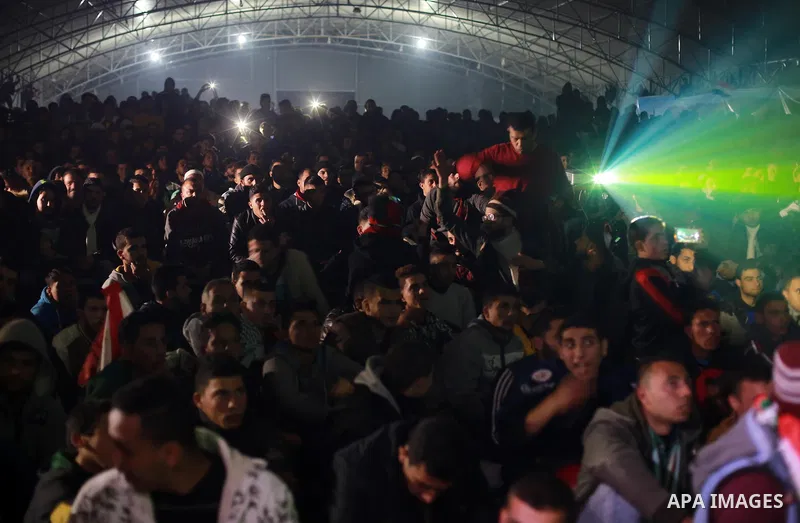 Palestinians watch on a large screen the final match of African Cup of Nations between Egypt and Cameroon, in Gaza City February 5, 2017. Photo by Mohammed Asad