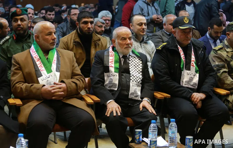 Palestinians attend graduation ceremony of the copy of the Koran in a manner drawing Ottoman, in Gaza city on February 6, 2107. Photo by Mohammed Asad