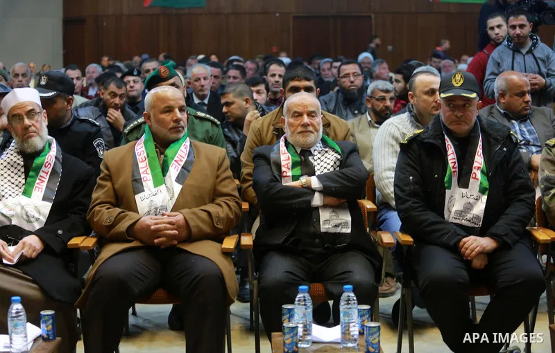 Palestinians attend graduation ceremony of the copy of the Koran in a manner drawing Ottoman, in Gaza city on February 6, 2107. Photo by Mohammed Asad