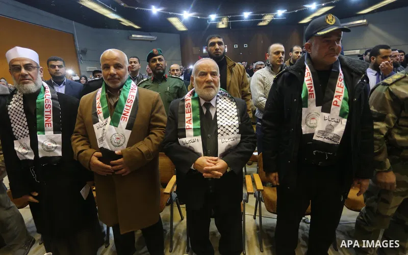 Palestinians attend graduation ceremony of the copy of the Koran in a manner drawing Ottoman, in Gaza city on February 6, 2107. Photo by Mohammed Asad