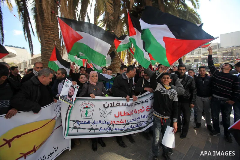 Palestinians hold placards during a protest to show solidarity with Palestinian prisoners held in Israeli Jails, in the West Bank city of Nablus, on Feb. 06, 2017. Photo by Stranger