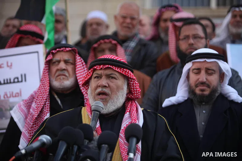Members of the Palestine Scholars Association take part in a protest against United Nations Secretary-General Antonio Guterres comments about jerusalem, in Gaza city, on February 6, 2017. Photo by Ashraf Amra