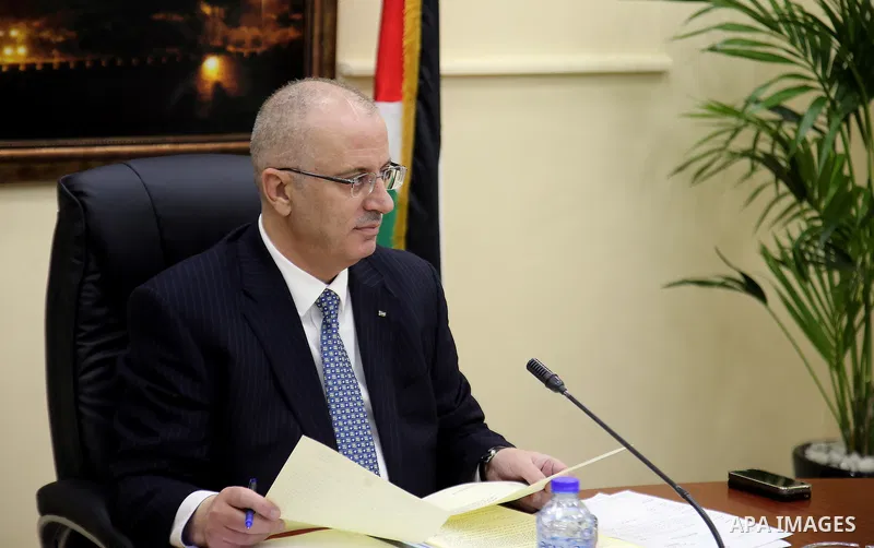 Palestinian Prime Minister Rami Hamdallah chairs a meeting of council of Ministers in the West Bank city of Ramallah, on February 07, 2017. Photo by Prime Minister Office