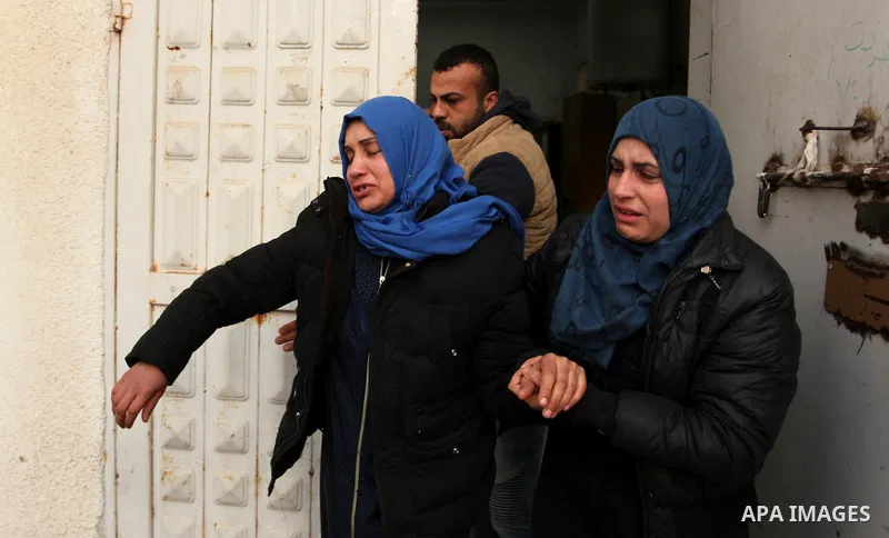 Relatives of one of the two Palestinians, who were killed in a bombing of a tunnel near the Egyptian border, react at a hospital in Rafah in the southern Gaza Strip February 9, 2017. Photo by Ashraf Amra