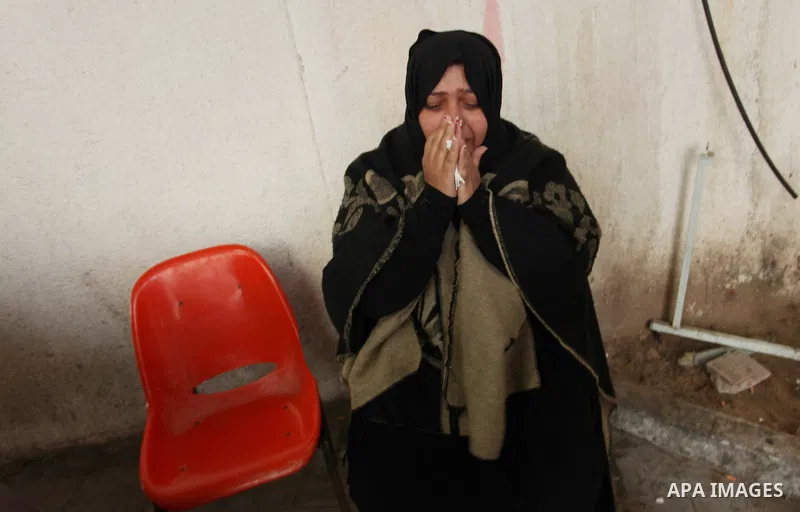 The sister of one of the two Palestinians, who were killed in a bombing of a tunnel near the Egyptian border, mourns at a hospital in Rafah in the southern Gaza Strip February 9, 2017. Photo by Ashraf Amra