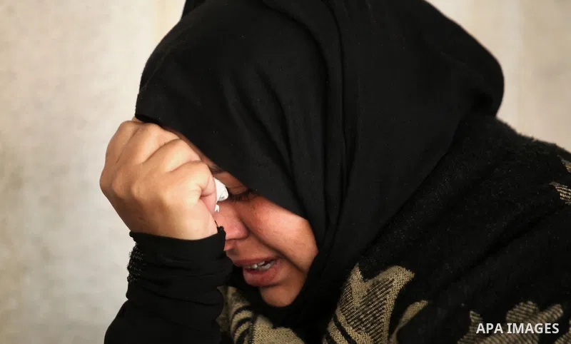 The sister of one of the two Palestinians, who were killed in a bombing of a tunnel near the Egyptian border, mourns at a hospital in Rafah in the southern Gaza Strip February 9, 2017. Photo by Ashraf Amra