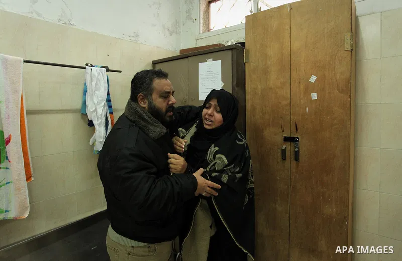 The sister of one of the two Palestinians, who were killed in a bombing of a tunnel near the Egyptian border, mourns at a hospital in Rafah in the southern Gaza Strip February 9, 2017. Photo by Ashraf Amra