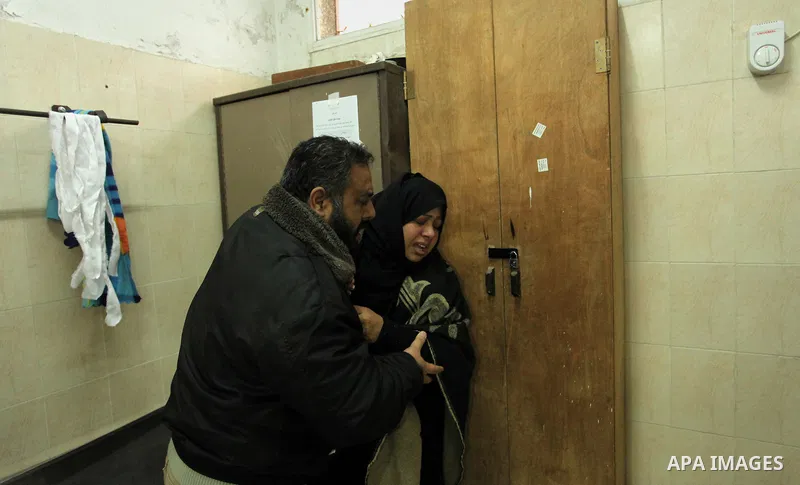 The sister of one of the two Palestinians, who were killed in a bombing of a tunnel near the Egyptian border, mourns at a hospital in Rafah in the southern Gaza Strip February 9, 2017. Photo by Ashraf Amra