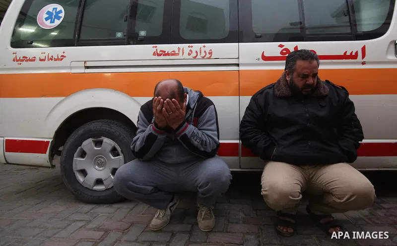 Relatives of one of the two Palestinians, who were killed in a bombing of a tunnel near the Egyptian border, mourn at a hospital in Rafah in the southern Gaza Strip February 9, 2017. Photo by Ashraf Amra