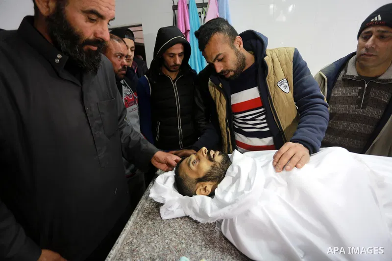 Relatives morn on the body of Palestinian Mohammed al-Aqraa, who was killed in a tunnel explosion near the Egyptian border, during his funeral in Gaza City February 9, 2017. Photo by Mohammed Asad