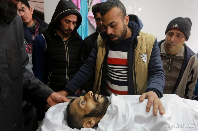 Relatives morn on the body of Palestinian Mohammed al-Aqraa, who was killed in a tunnel explosion near the Egyptian border, during his funeral in Gaza City February 9, 2017. Photo by Mohammed Asad