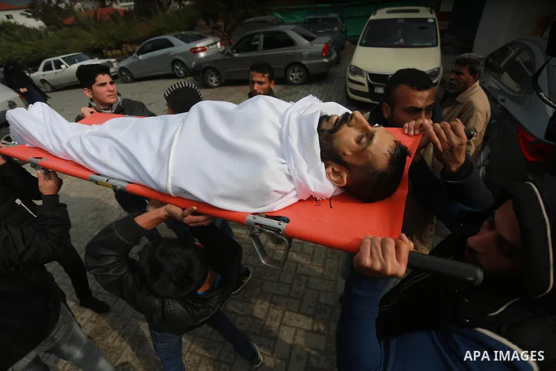 Mourners carry the body of Palestinian Mohammed al-Aqraa, who was killed in a tunnel explosion near the Egyptian border, during his funeral in Gaza City February 9, 2017. Photo by Mohammed Asad