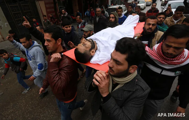 Mourners carry the body of Palestinian Mohammed al-Aqraa, who was killed in a tunnel explosion near the Egyptian border, during his funeral in Gaza City February 9, 2017. Photo by Mohammed Asad