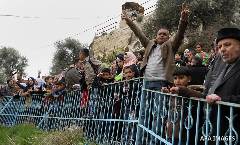 Palestinian schoolchildren take part in a protest calling for reopening of a closed street, in the West Bank city of Hebron February 9, 2017. Photo by Wisam Hashlamoun