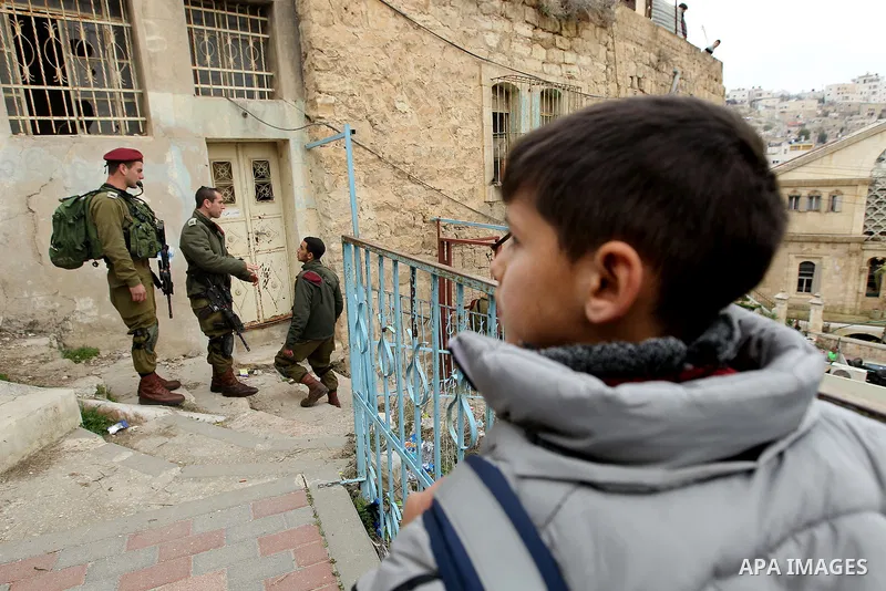 Palestinian schoolchildren take part in a protest calling for reopening of a closed street, in the West Bank city of Hebron February 9, 2017. Photo by Wisam Hashlamoun