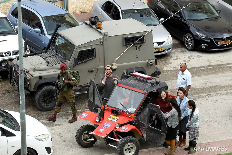 Israeli settlers react during a protest by Palestinians calling for reopening of a closed street, in the West Bank city of Hebron February 9, 2017. Photo by Wisam Hashlamoun