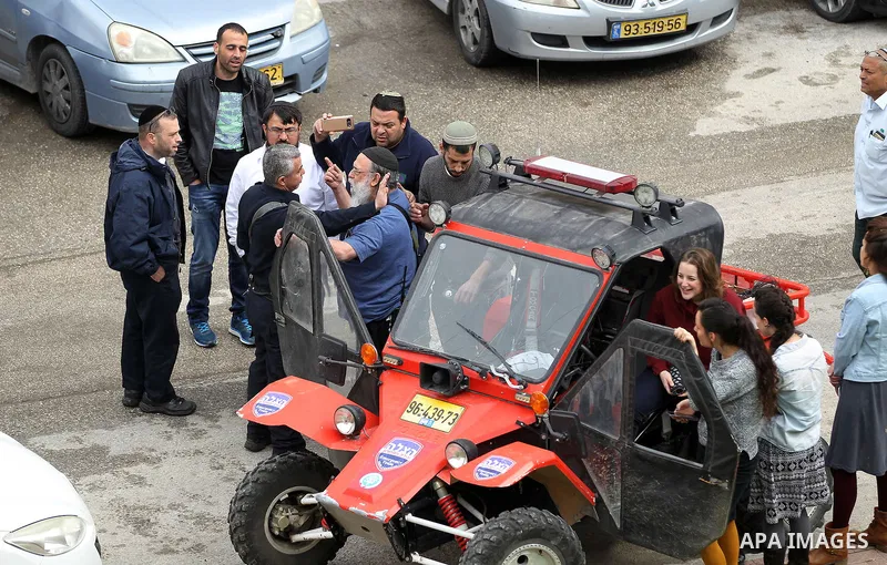 Israeli settlers react during a protest by Palestinians calling for reopening of a closed street, in the West Bank city of Hebron February 9, 2017. Photo by Wisam Hashlamoun