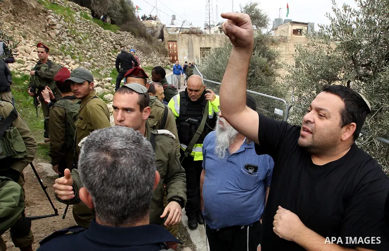 Israeli settlers react during a protest by Palestinians calling for reopening of a closed street, in the West Bank city of Hebron February 9, 2017. Photo by Wisam Hashlamoun
