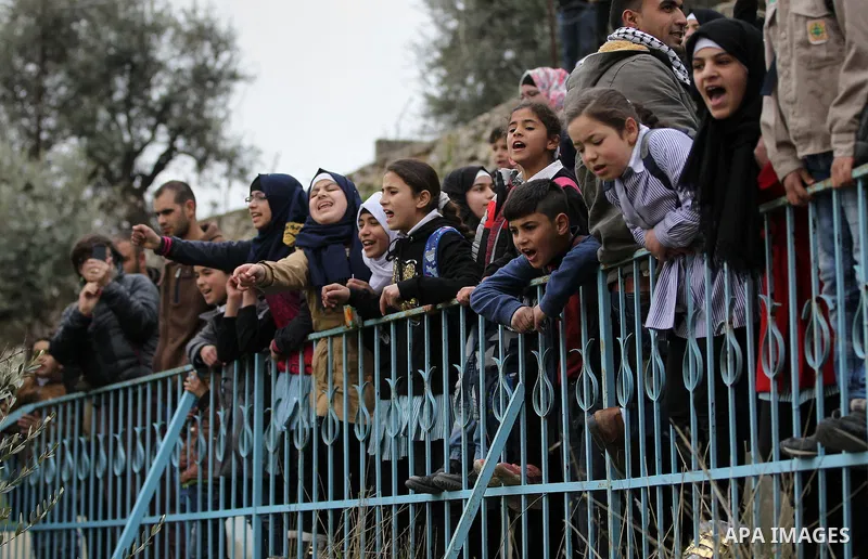 Palestinian schoolchildren take part in a protest calling for reopening of a closed street, in the West Bank city of Hebron February 9, 2017. Photo by Wisam Hashlamoun