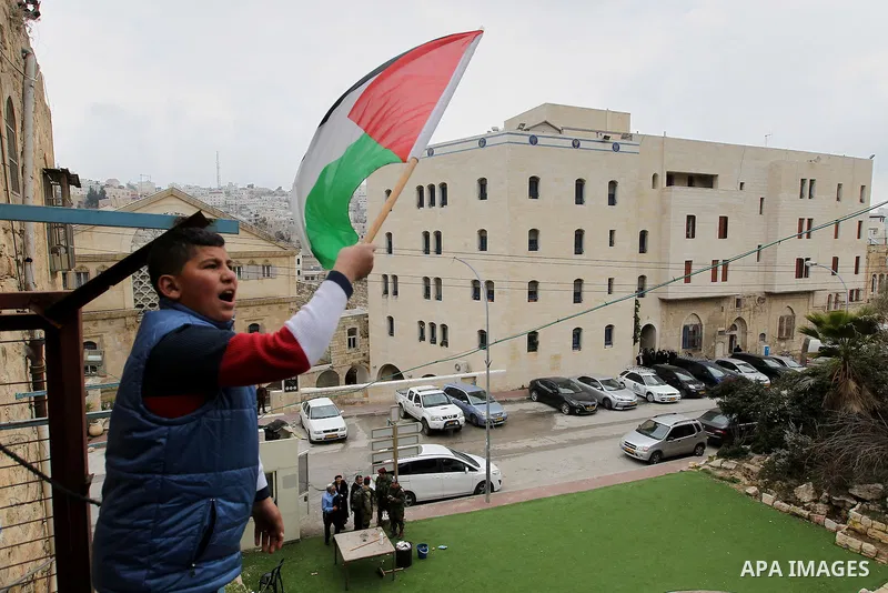 Palestinian schoolchildren take part in a protest calling for reopening of a closed street, in the West Bank city of Hebron February 9, 2017. Photo by Wisam Hashlamoun
