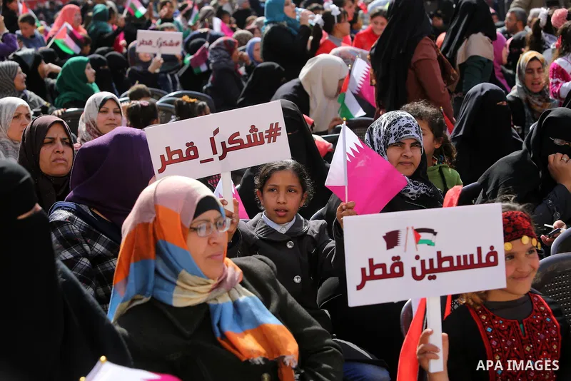 Palestinians attend the ceremony of the second phase of the Sheikh Hamad Town, in Khan Younis in the southern Gaza strip, on February 11, 2017. Photo by Ashraf Amra