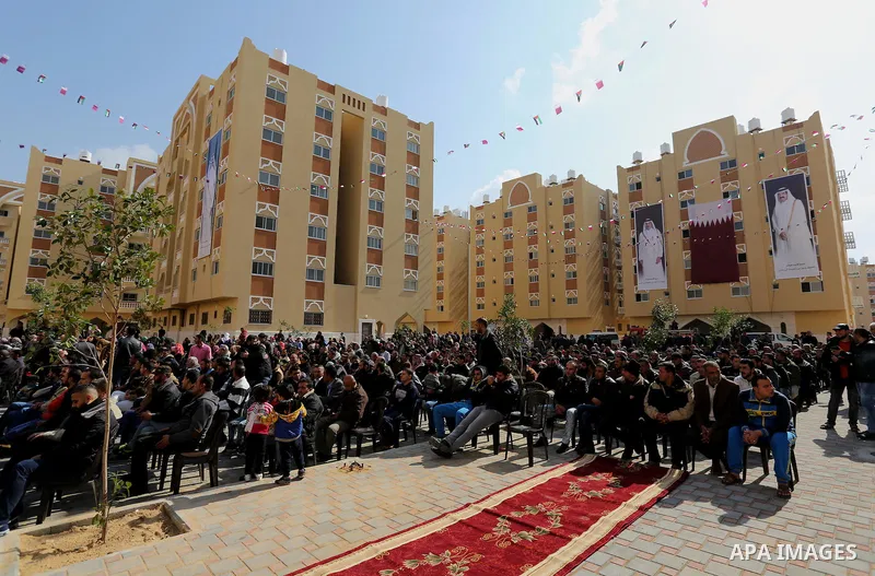 Palestinians attend the ceremony of the second phase of the Sheikh Hamad Town, in Khan Younis in the southern Gaza strip, on February 11, 2017. Photo by Ashraf Amra