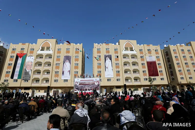 Palestinians attend the ceremony of the second phase of the Sheikh Hamad Town, in Khan Younis in the southern Gaza strip, on February 11, 2017. Photo by Ashraf Amra
